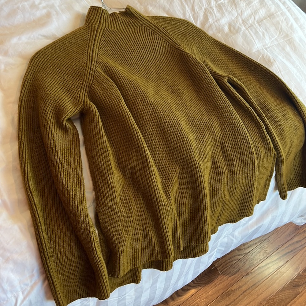 Truth | Green turtle neck with split hip hem